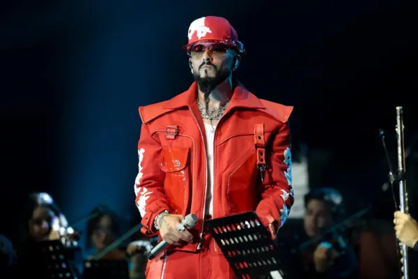 Yandel estuvo en altos de Chavón en la República Dominicana