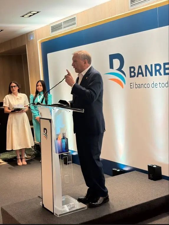 Leonardo Aguilera, administrador general del Banco de Reservas de la República Dominicana, en feria inmobiliaria en Madrid.