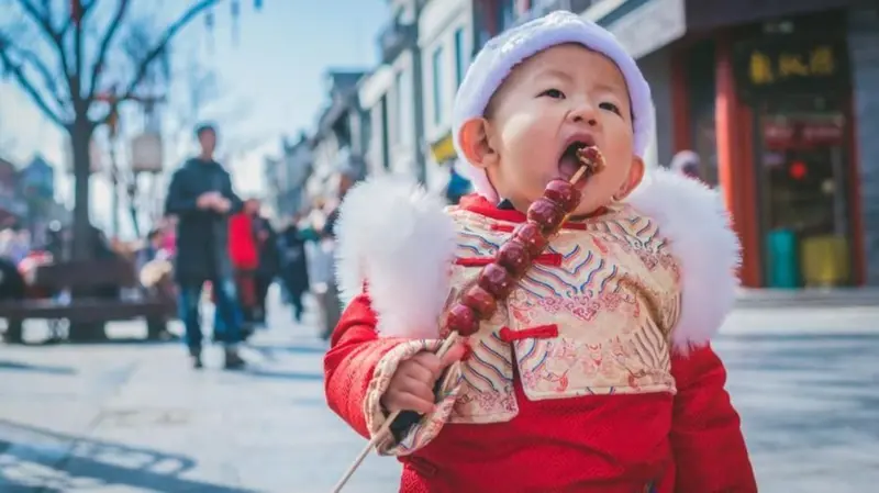 “Mujeres sobrantes” y tasas al condón: el fallido plan de China para tener más bebés