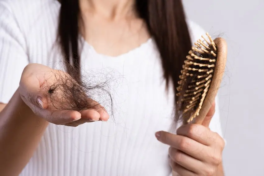 ¿Se te cae el cabello? Podría ser una señal de una enfermedad de transmisión sexual