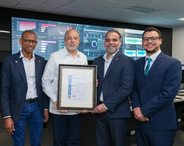 Ejecutivos de la empresa recibieron distinción.