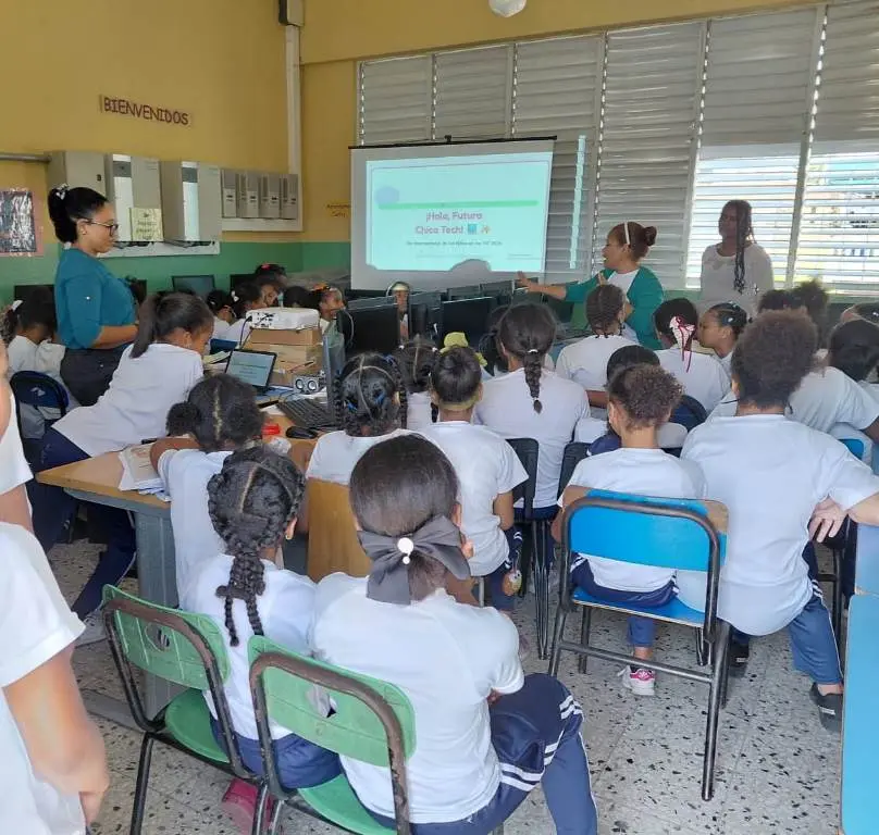 Directores de escuelas piden más disciplina, mejores aulas y una educación conectada con el empleo