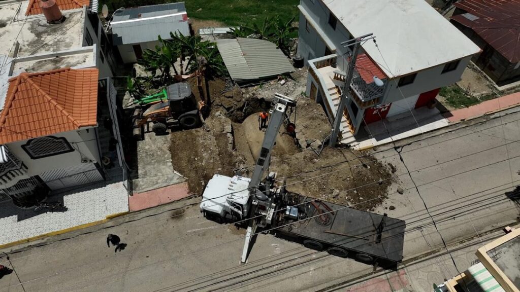Autoridades desmantelan estación clandestina de combustibles en San Juan y decomisan productos ilícitos en San Cristóbal