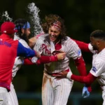 Schwarber fue decisivo y los Phillies remontaron para vencer a los Giantsen 10 entradas