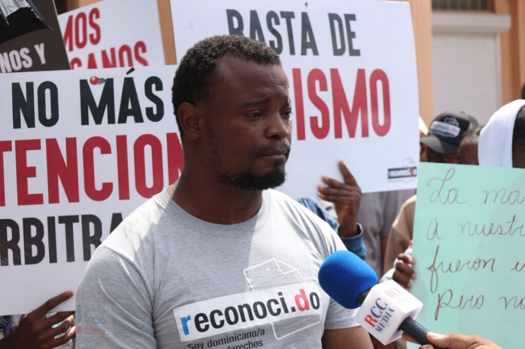 Movimiento Reconocido protesta frente al Palacio Nacional por falta de documentos y reconocimiento legal