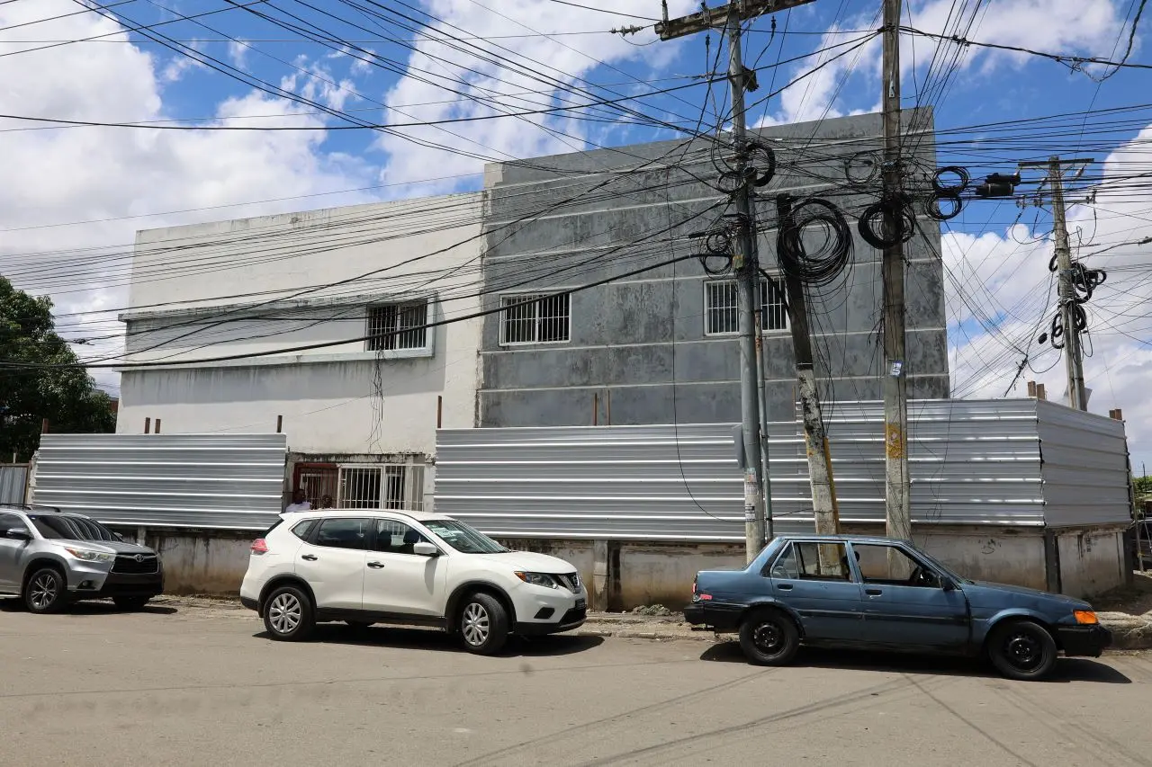 “Preocupantes y lentos”: así califican moradores los trabajos en el Hospital Municipal de Villa Mella tras años de espera