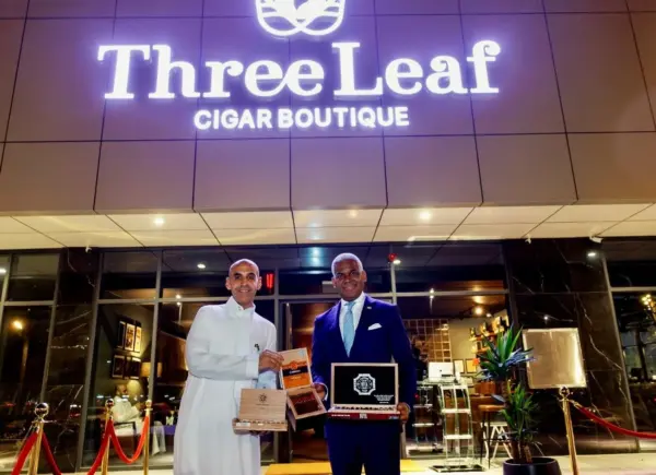 Sultan Albugami, CEO de la empresa Three Leaf y Andy Rodríguez Durán