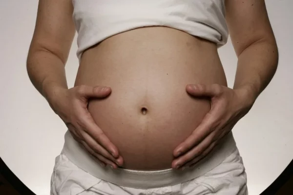 Foto genérica de una mujer embarazada.