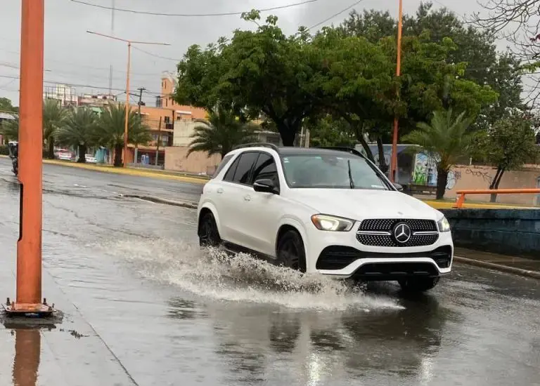 El director del COE, Juan Manuel Méndez, informó que la frecuencia de las lluvias incrementaría a partir de la tarde de hoy. Elieser Tapia.