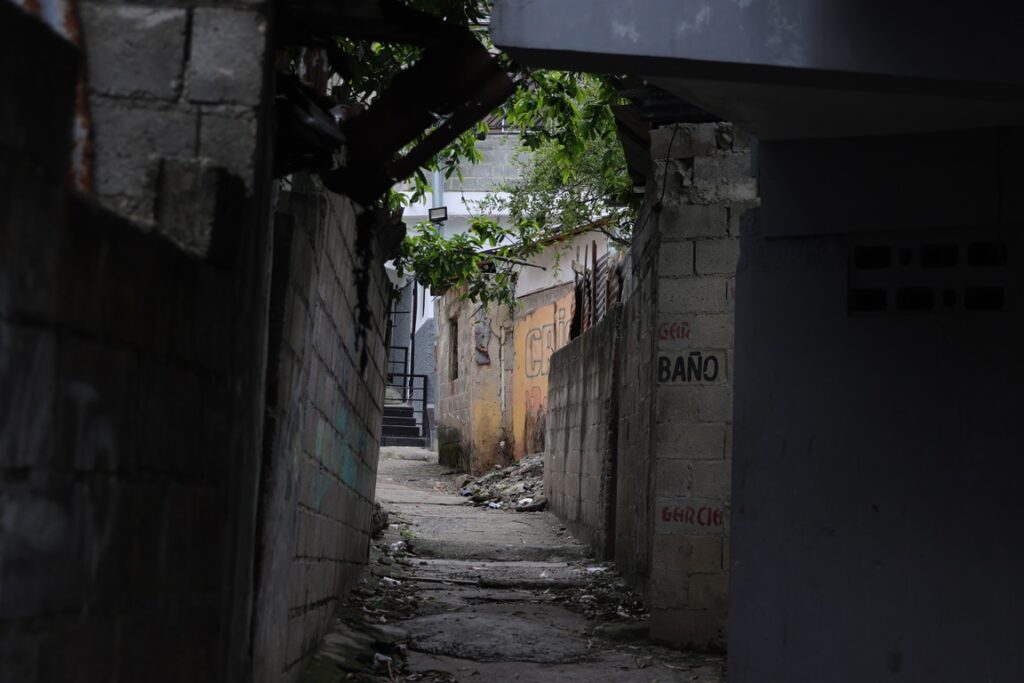 Silencio y temor en La Joya tras tiroteo que dejó varios muertos