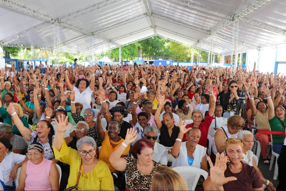Abinader destaca sacrificio y fortaleza de las madres durante la jornada nacional “Madres que sostienen”