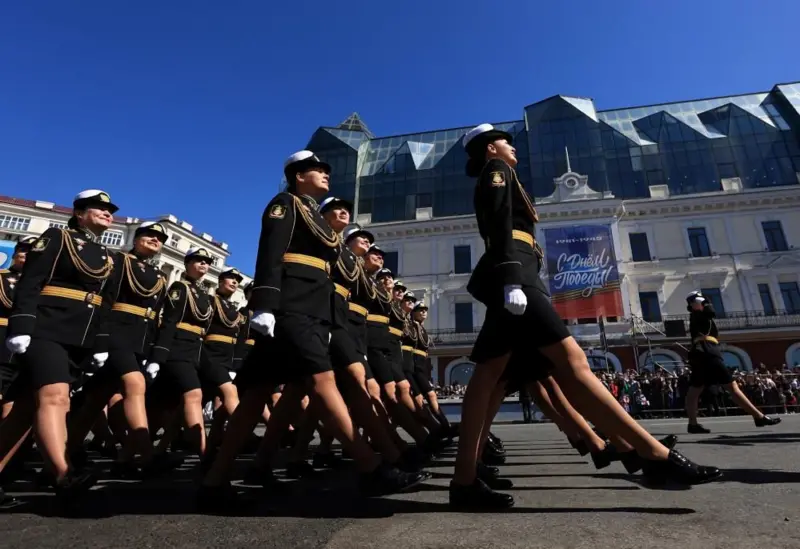 Putin justifica la guerra en Ucrania durante un reducido desfile del Día de la Victoria