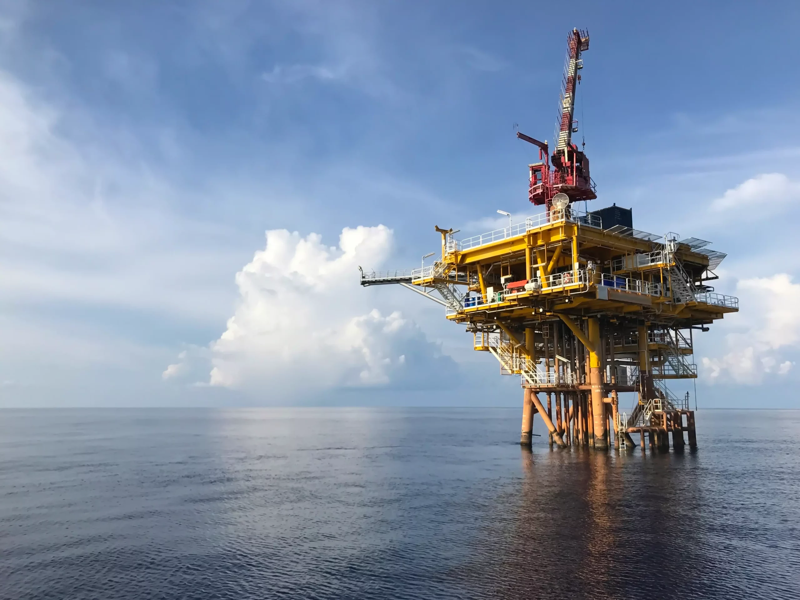 El brent cae más del 2 %, hasta los 109 dólares, a la espera de una solución con Irán
