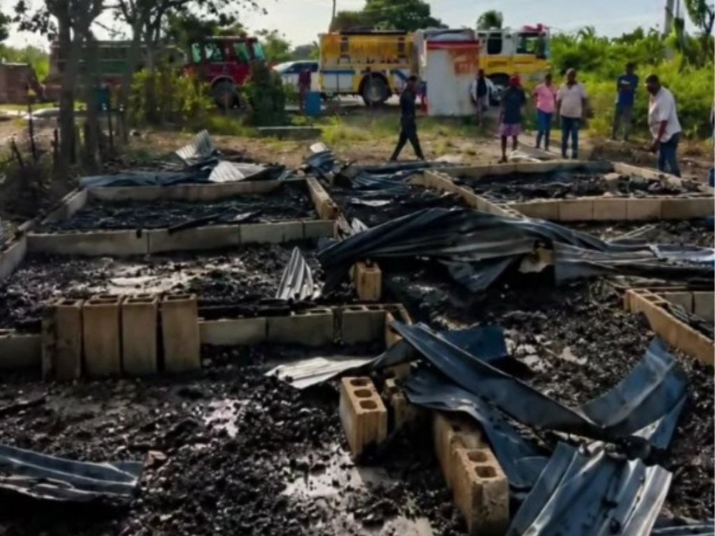 Incendios causan destrucción de viviendas en sectores de Villa Isabela y Cabarete