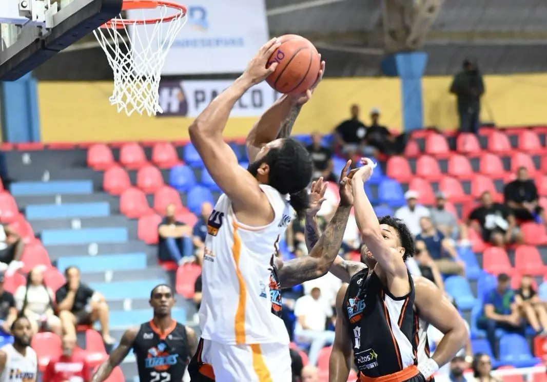 Titanes del Sur avanzan a la fase de eliminación; Metros lideran la LNB