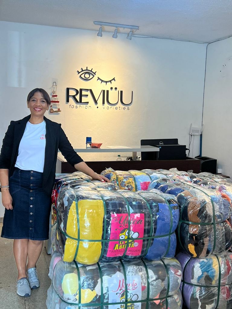 Vendía ropa de paca casa por casa y hoy tiene una tienda al por mayor