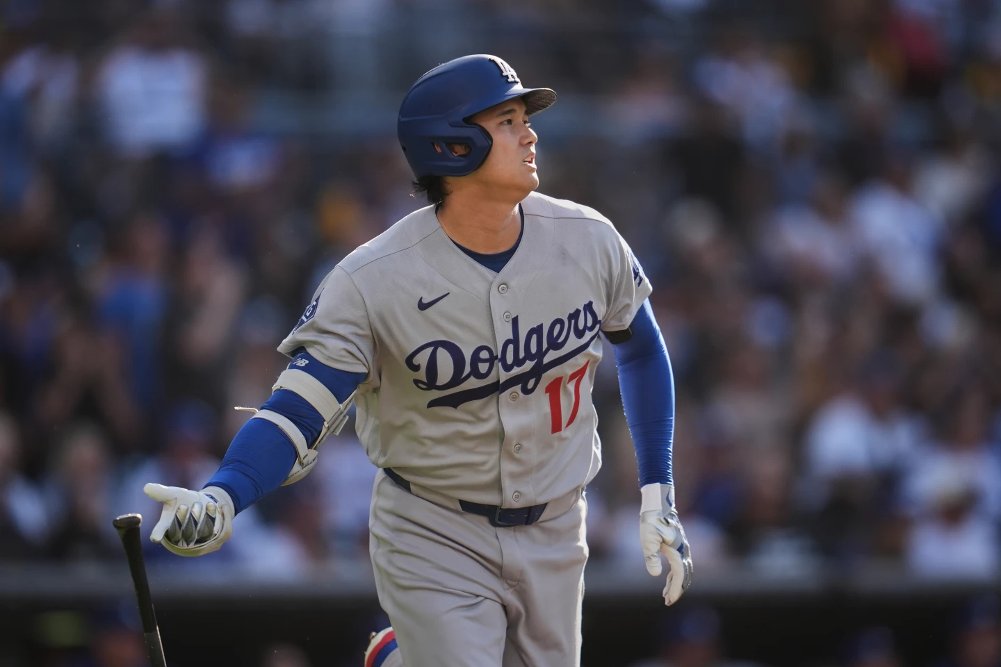 Shohei Ohtani conecta un jonrón al inicio del partido y reduce su efectividad a 0.73
