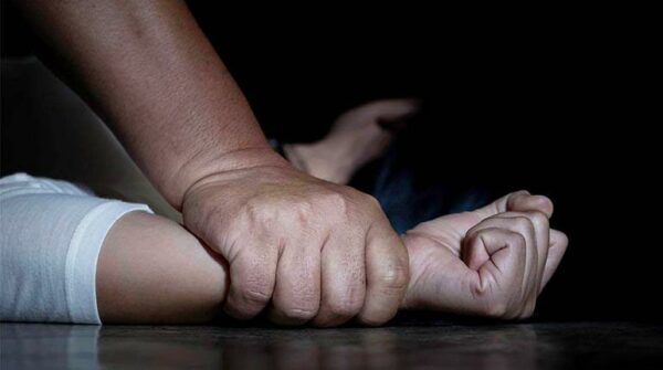 Estrés económico, violencia y falta de inteligencia emocional detonan crisis social, advierte psicólogo Jairo Mercedes.