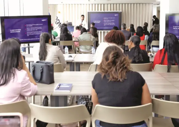 Periodistas y comunicadores participaron en un taller sobre el uso de la IA impartido por la OGTIC.  Fuente externa.