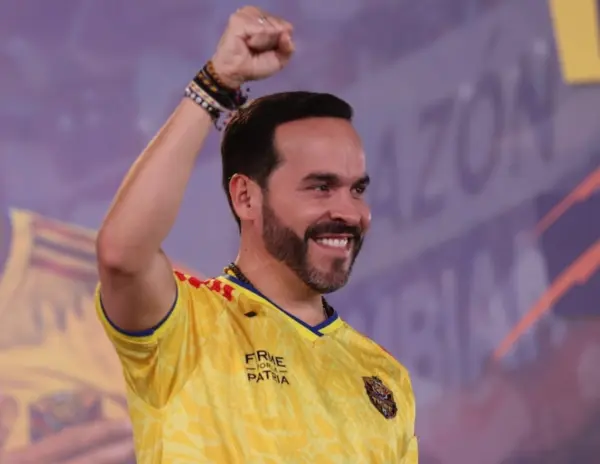 Abelardo de la Espriella votó en Barranquilla confiado en ganar la presidencia de Colombia.