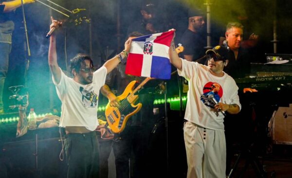 Hicieron un  tributo  y fue recibido con entusiasmo por el público y se convirtió en uno de los instantes más emotivos. .