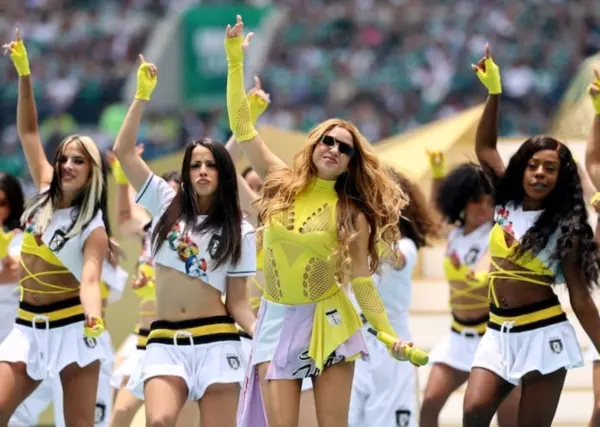 El Estadio Azteca vibra con Shakira   cantando su tema Dai dai.