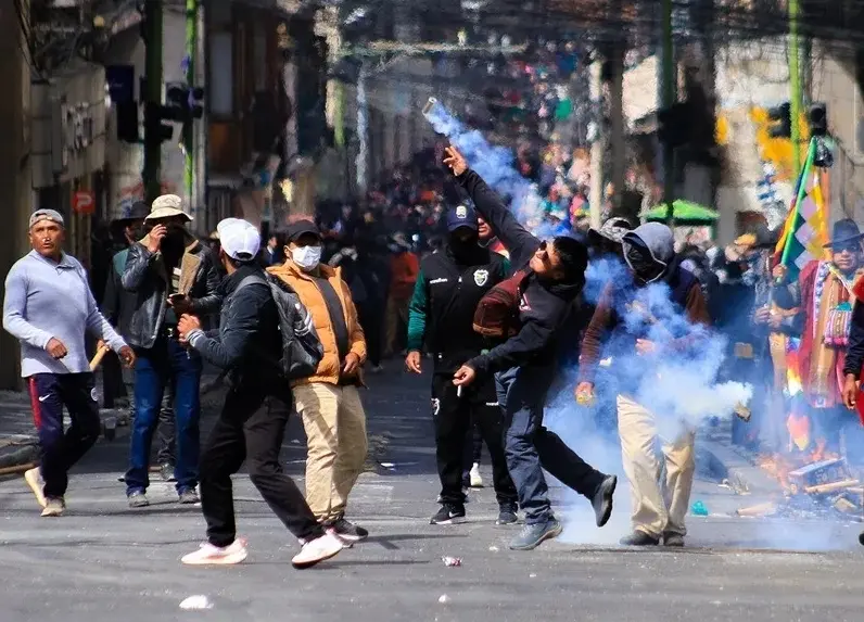 Los bolivianos piden acciones y la renuncia del presidente.
