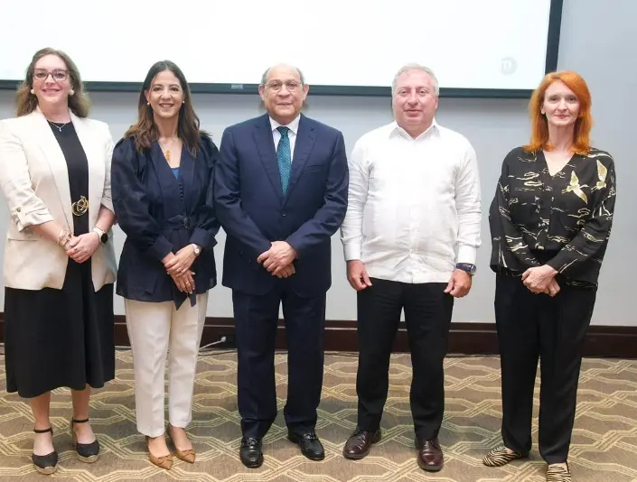 Gabriela Zermeño, Odile Camilo Vincent, Rafael Santos Badía, Sergio Maffettone y Paola Mantello.
