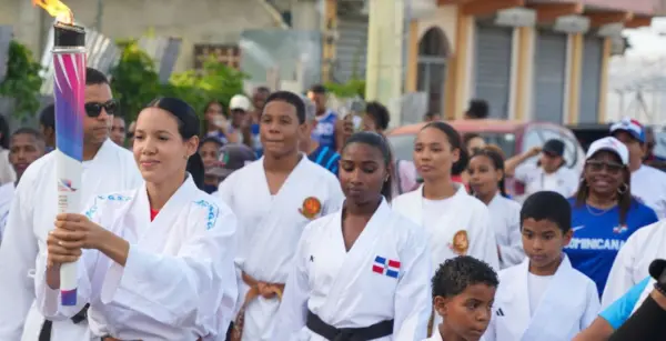Atletas de todos los niveles de la provincia de Puerto Plata, recorren diferentes vías , con la antorcha de JCC SD 2026.