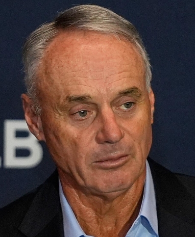 MLB insiste en imponer tope salarial para jugadores