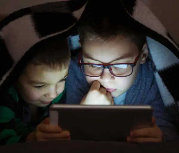 Hay que prestar atención a las señales que indican que los niños tienen miopía.  Archivo
