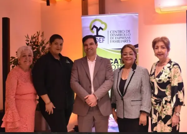 Margarita Mendoza, Nuvia Ramírez, José Betancourt,  Mary Cruz y Mirtha Sánchez.