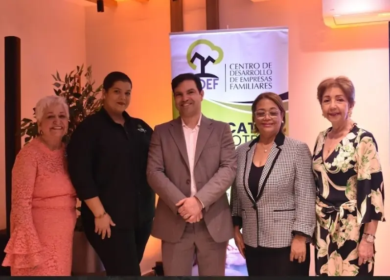 Margarita Mendoza, Nuvia Ramírez, José Betancourt,  Mary Cruz y Mirtha Sánchez.