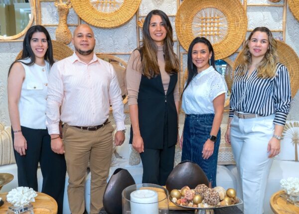 María de Lourdes Herrera, Jhonel Paulino, Paola Collado, Fayse Rizek y Karla Agramonte.