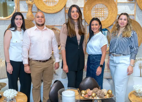 María de Lourdes Herrera, Jhonel Paulino, Paola Collado, Fayse Rizek y Karla Agramonte.