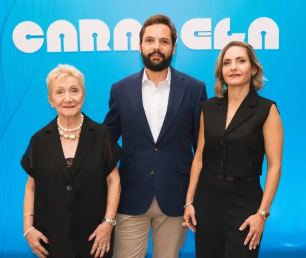 Mariella Arceboni, Josué Holguín y Gelsomina Holguín.