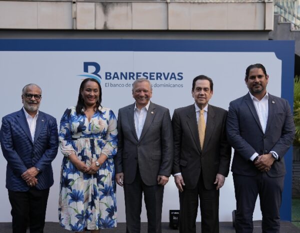 José Marte Piantini, Gloria Guevara, Leonardo Aguilera, Tony Raful y Antonio Gómez Peña.