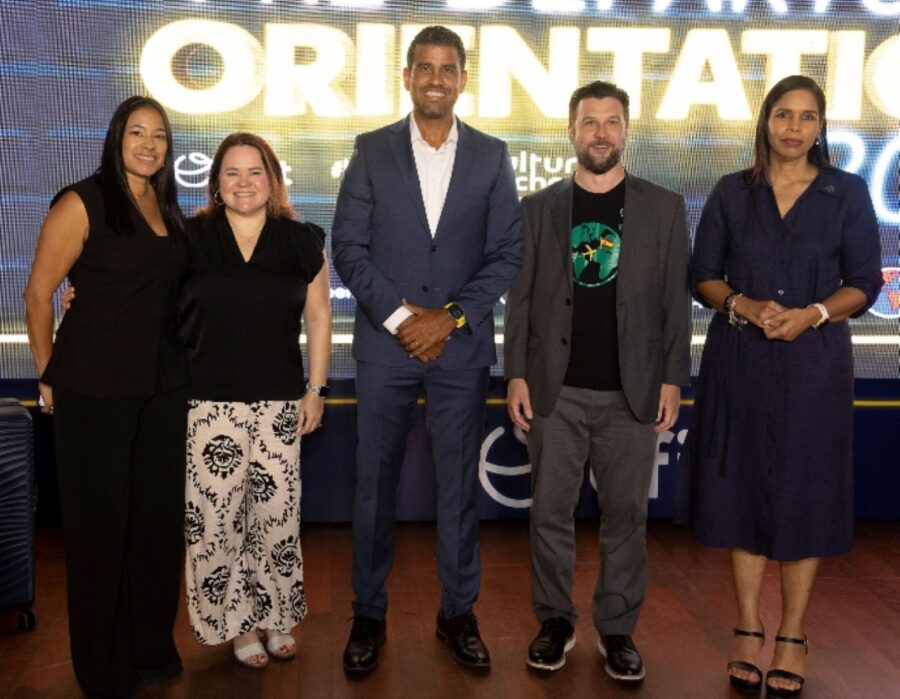 Marlenny Peña, Crystal Bunts, Modesto Reyes, Jason Nusser y Adolfina Taveras.