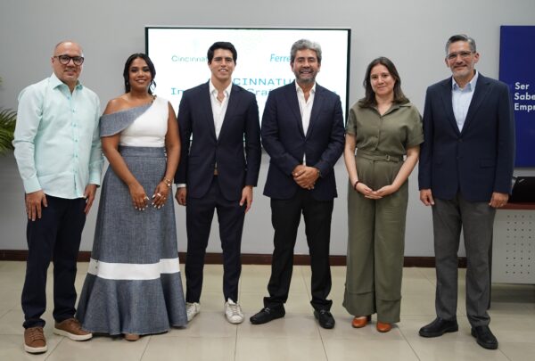 Chris Corcino, Dalisa Heredia, Jaime Vejar, Edmundo Vejar, Verónica Félix y Xavier García.