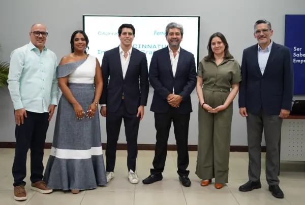 Chris Corcino, Dalisa Heredia, Jaime Vejar, Edmundo Vejar, Verónica Félix y Xavier García.
