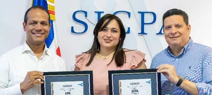 Ariel Espejo, Zoraida Chaljub y Amaury Abreu.