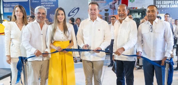 La feria, organizada por José Veras & Asociados, reunió  a más de 48 empresas expositoras y 16 firmas internacionales.