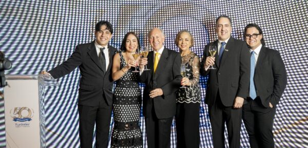 Diego Garrido, Karla Alonso, Carlos Alonso, Elvira de Alonso, Alejandro Alonso y Nicolás Garrido.