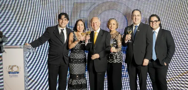 Diego Garrido, Karla Alonso, Carlos Alonso, Elvira de Alonso, Alejandro Alonso y Nicolás Garrido.