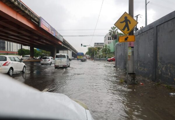 Lluvias causan estragos en el Distrito Nacional y mantienen 22 provincias en alerta