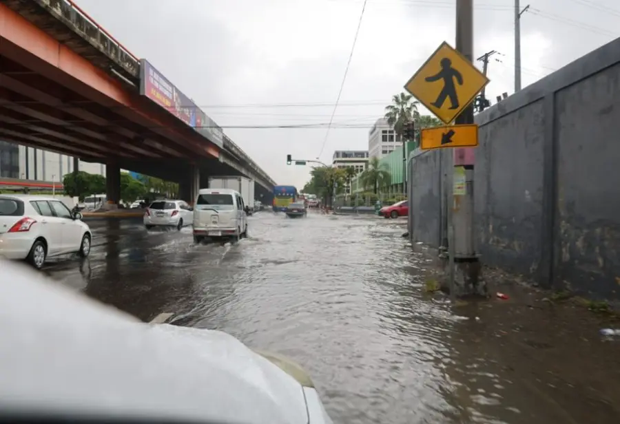 Lluvias causan estragos en el Distrito Nacional y mantienen 22 provincias en alerta