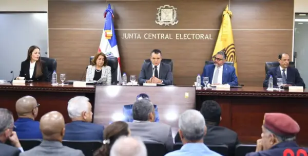 La promoción política anticipada continúa mientras el órgano electoral limita su respuesta a llamados de atención.