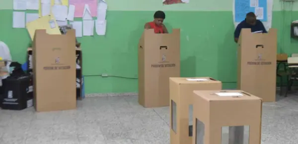 El aumento de la abstención, el incumplimiento de promesas y la desconfianza en los partidos profundizan el desencanto ciudadano.