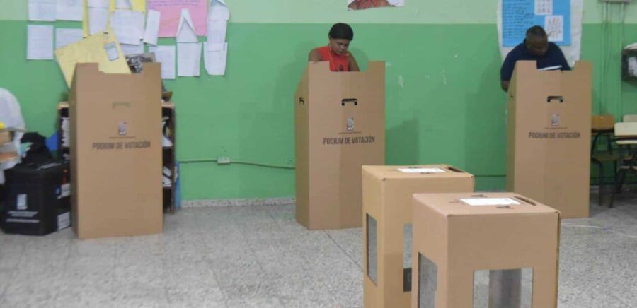 El aumento de la abstención, el incumplimiento de promesas y la desconfianza en los partidos profundizan el desencanto ciudadano.