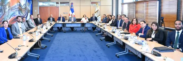Reunión de las autoridades del Banco Central y del Ministerio de Hacienda con una representación del FMI que se encuentra en el país.
